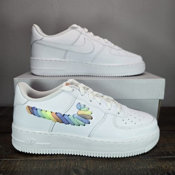 NEW Nike Air Force 1 LV8 GS Youth Kids Size 6.5 Rainbow Swoosh White FQ4948 100 - Picture 1 of 12